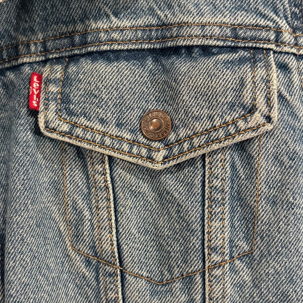 Levi's Blue Denim Jacket with Sherpa Lining - Picture 5 of 5